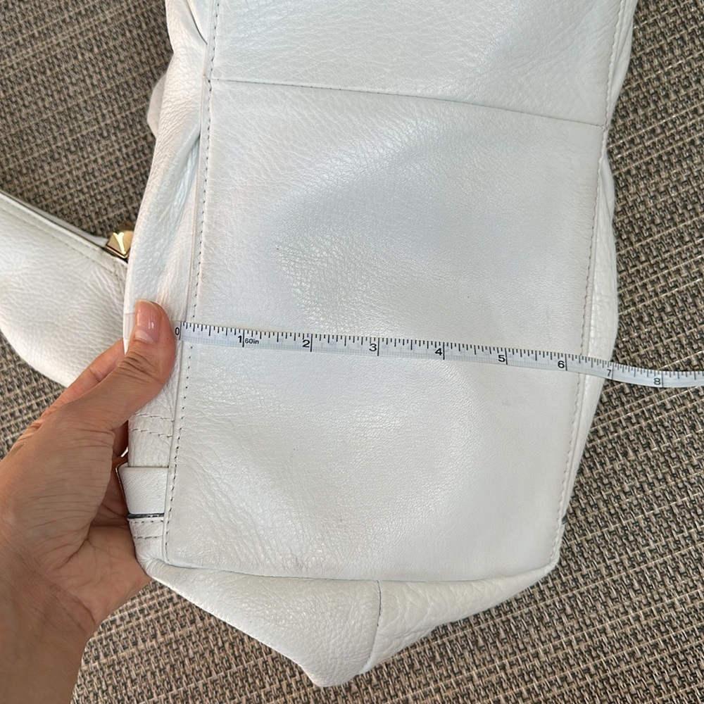b. Makowsky White Leather Handbag/Satchel - Picture 9 of 16